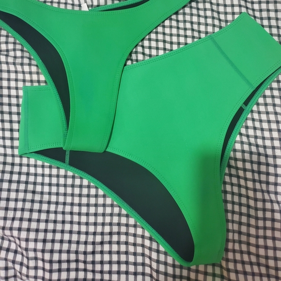💚Green HOAKA bikini💚 - Picture 4 of 7